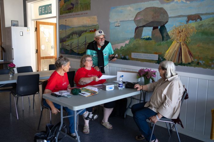 Billetkontoret er klar til at sælge billetter og udlevere festivalpas. (Foto: HC Nielsen)