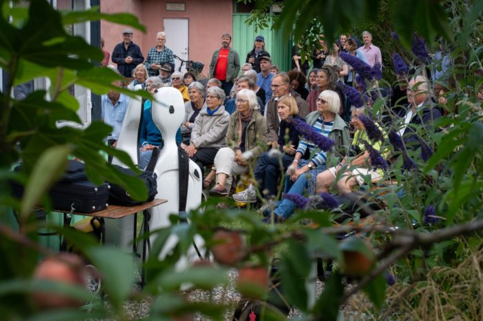 Vingården Hideaway danner den skønneste ramme om festivalens "tyvstart", altid dejlig musik og godt vejr! (Foto: HC)