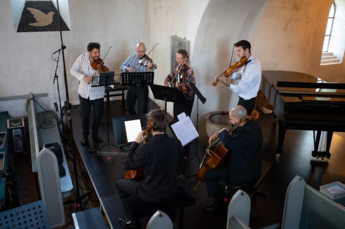 Fejø Kirke danner den fineste ramme om kammermusik. (Foto: HC)